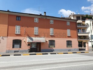 Appartamento in Vendita a Cremona, 99'000€, 191 m², con Box