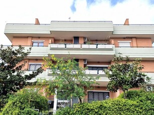 Appartamento in Vendita a Roma Valle Santa