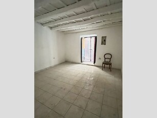 Bilocale in Vendita a Palermo, 75'000€, 57 m²