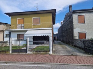 Casa Bi - Trifamiliare in Vendita a San Pietro di Morubio Bonavicina