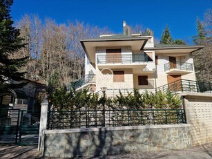 Casa Bi - Trifamiliare in Vendita a Santo Stefano in Aspromonte Gambarie