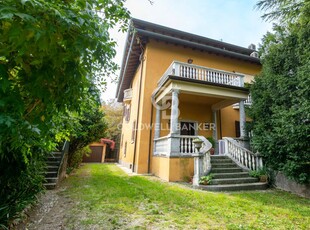 Casa in vendita in Montorfano, Italia