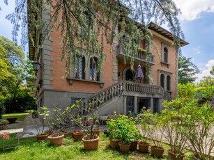 Casa Indipendente in Vendita a Bologna, 980 m², con Box