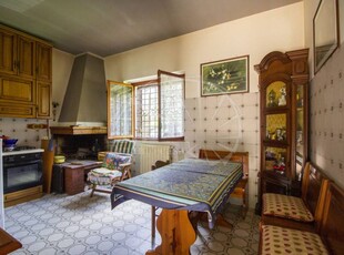 Casa indipendente in Vendita a Prato Santa Lucia