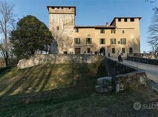 Elegante bilocale a Castelletto con balcone