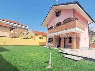 ELEGANTE VILLA LIBERA SU 4 LATI DI RECENTE COSTRUZ