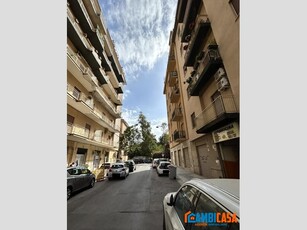 Negozio in Affitto a Palermo, 580€, 40 m²