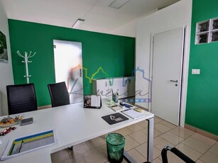 Negozio in Affitto a Pisa, 500€, 42 m²