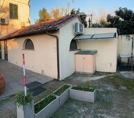 Palazzo - Stabile in Affitto a Pisa Pizzarello