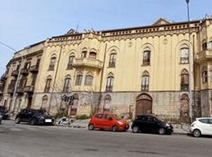 P.PE DI CAMPOREALE:EDIFICIO STORICO SU 3 PIANI