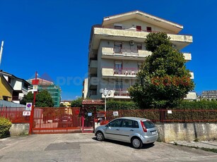 Quadrilocale in Vendita a Caserta, 250'000€, 170 m²