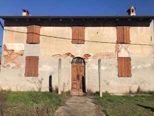 Rustico casale da ristrutturare a Monticelli D'Ongina