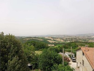 TODI - PORZIONE DI CASA COLONICA CON TERRENO