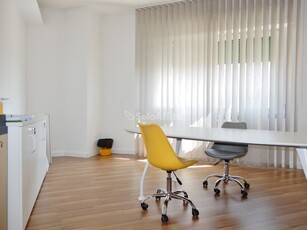 Ufficio in Affitto a Catanzaro, zona Centro, 300€, 180 m², arredato