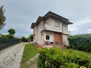 Vendita Villa bifamiliare in Pietrasanta