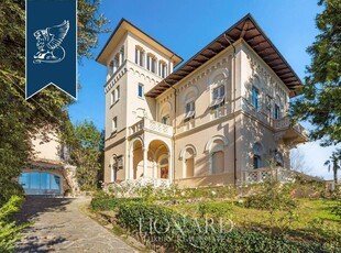 Villa di 800 mq in vendita Montecatini Terme, Italia