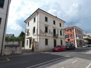 Villa in Vendita a Schio Schio - Centro