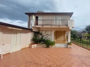 VILLAGR. DI CARINI: VILLA SU 3 LIVELLI CON ESTERNO