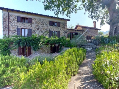 Villa in vendita a Bagnone Massa Carrara