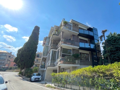 Appartamento con terrazzo, San Benedetto del Tronto residenziale sud