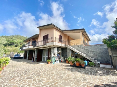 Appartamento indipendente in ottime condizioni in zona Monte Alberto a Monterosso al Mare