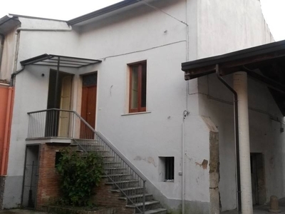 Casa indipendente a Cesinali, 5 locali, 1 bagno, 200 m², 1° piano
