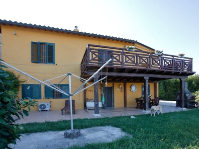 Casa indipendente con giardino, Collesalvetti colognole