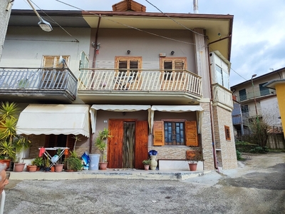 Casa indipendente in Via Alimata, Montefredane, 6 locali, 3 bagni