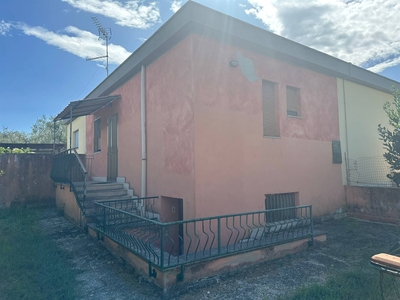 Casa semi indipendente abitabile in zona Borgo Piave a Latina