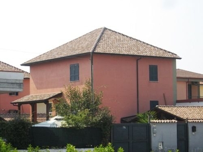 Villa in Via Ripuaria, 207 a Giugliano in Campania