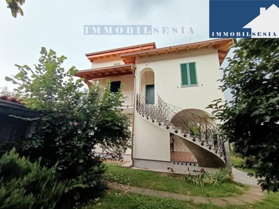 villa indipendente in vendita a Serravalle Sesia