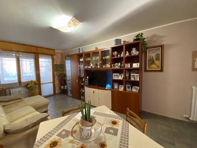 Appartamento in vendita a Parma Montebello