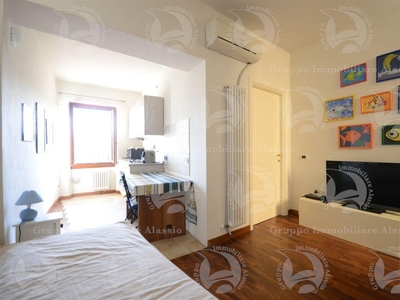 Bilocale in Via Leon Pancaldo, Alassio, 1 bagno, arredato, 44 m²