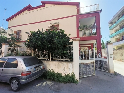 Quadrilocale con giardino in viale teracati 79, Siracusa