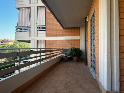 Trilocale in Via Delle Arti, Pomezia, arredato, 75 m², 1° piano