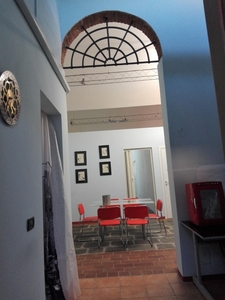 Ufficio ristrutturato, Lucca arancio