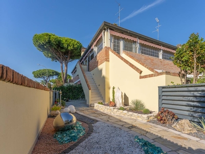 Villa a schiera in ottime condizioni in zona Lido Degli Estensi a Comacchio