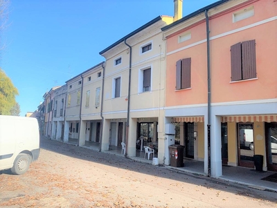 Villa a schiera in vendita a Roncoferraro Mantova Governolo