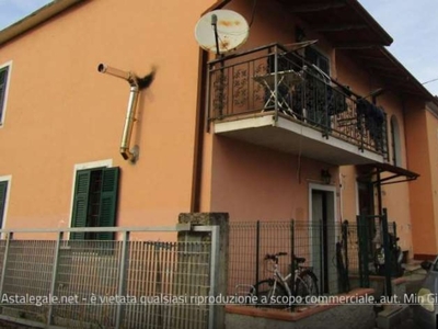 Villa a schiera in Via Aurelia 128, Luni, 6 locali, 1 bagno, 93 m²