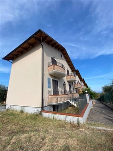Villa a schiera in Via Colle Nasone in zona Montone a Mosciano Sant'Angelo