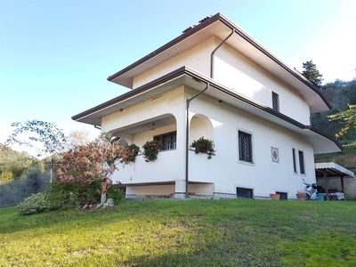 Villa abitabile in zona Capezzano Pianore a Camaiore
