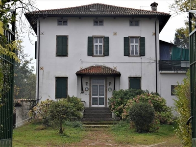 Villa da ristrutturare in zona Modoletto a Pagnacco