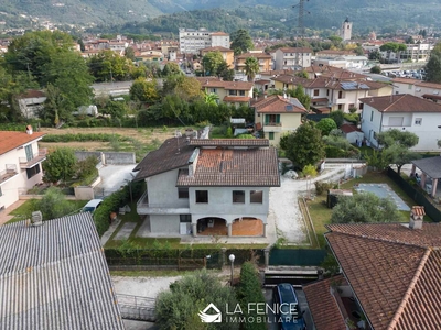 Villa in vendita a Camaiore Lucca