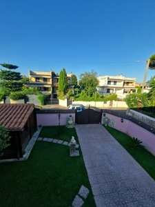 Villa in Via delle Campanule, Anzio, 2 bagni, 120 m², buono stato
