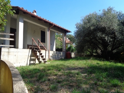 Villa in Via Viterbo, Manziana, 1 bagno, giardino in comune, 200 m²
