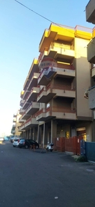 Appartamento in Via Edmondo De Amicis, Caltagirone, 5 locali, 2 bagni
