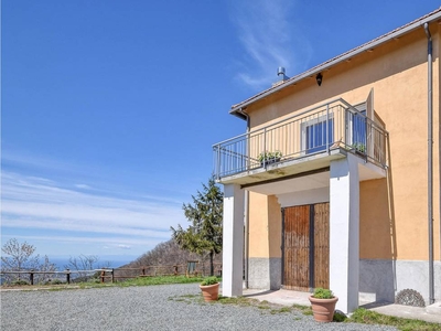 Casa a Castiglione Chiavarese con terrazza e barbecue