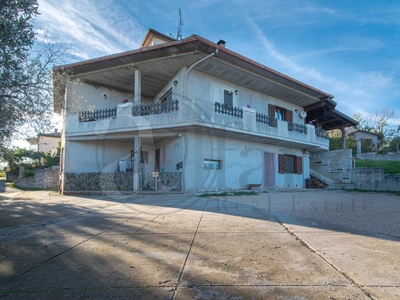 Casa indipendente in Via Colle Alto II, Ripi, 13 locali, 3 bagni