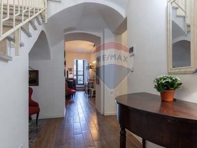 Casa indipendente in Via Etna, San Giovanni la Punta, 7 locali, 195 m²