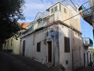 Casa indipendente in Via santa caterina, Acireale, 4 locali, 2 bagni